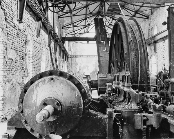 Die Fördermaschine der Zeche Hannover von 1893 - aufgenommen im April 1985 im Zustand der Übernahme in das Industriemuseum. Foto: Berthold Socha