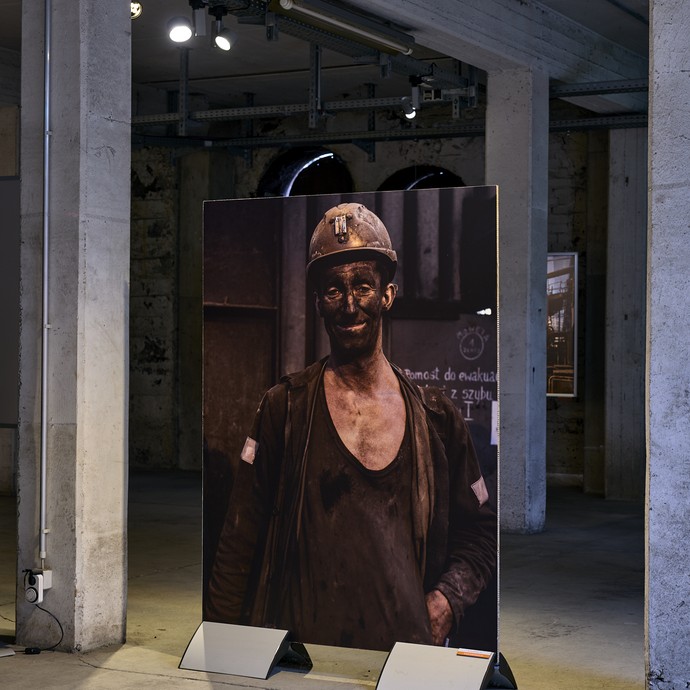 Blick in die Ausstellung (vergrößerte Bildansicht wird geöffnet)