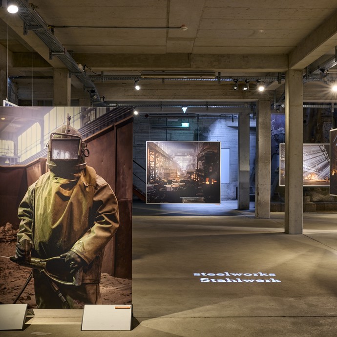 Blick in die Ausstellung (vergrößerte Bildansicht wird geöffnet)