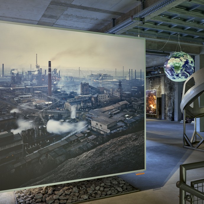 Blick in die Ausstellung (vergrößerte Bildansicht wird geöffnet)