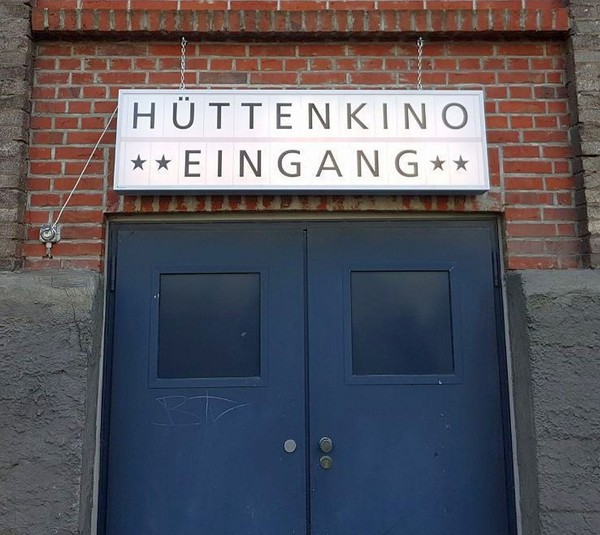 Eingang zum Hüttenkino