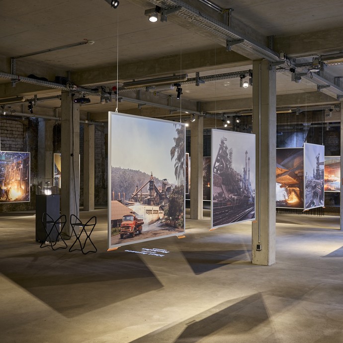 Blick in die Ausstellung (vergrößerte Bildansicht wird geöffnet)