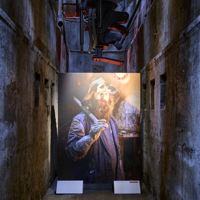 Blick in die Ausstellung (vergrößerte Bildansicht wird geöffnet)